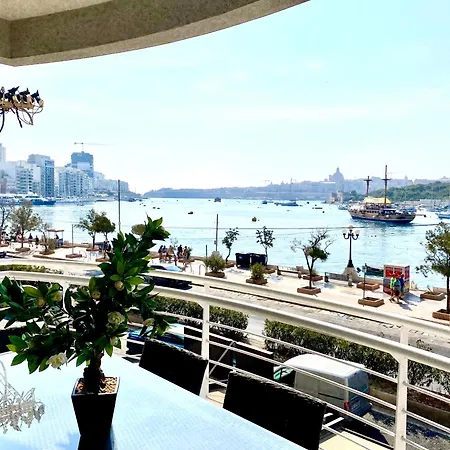 Seafront Harbour Haven - Steps To Ferry, Shops And Beaches Apartamento