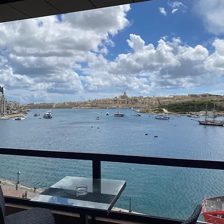 Seafront Harbour Haven - Steps To Ferry, Shops And Beaches Apartamento *