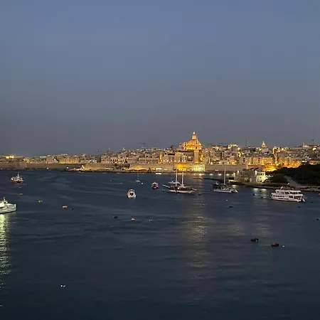 Seafront Harbour Haven - Steps To Ferry, Shops And Beaches Sliema