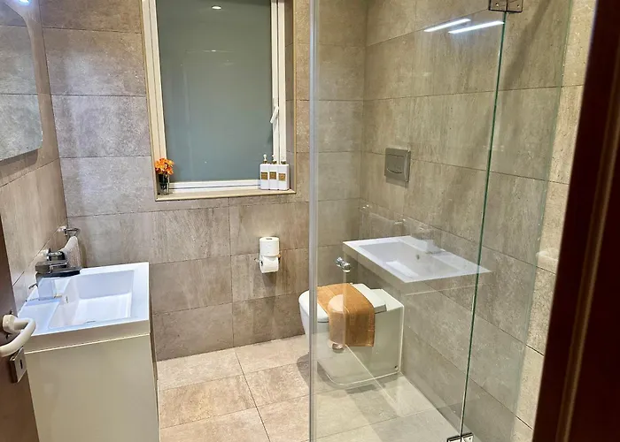 Seafront Harbour Haven - Steps To Ferry, Shops And Beaches Apartment