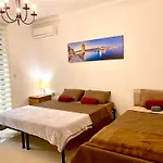 Seafront Harbour Haven - Steps To Ferry, Shops And Beaches 아파트 *