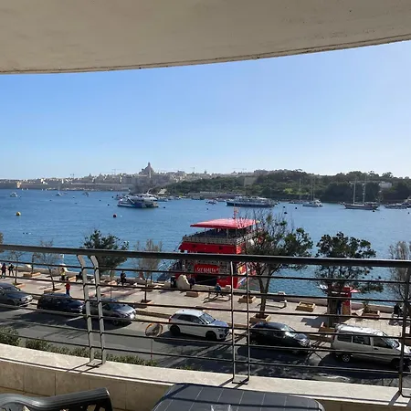 Seafront Harbour Haven - Steps To Ferry, Shops And Beaches