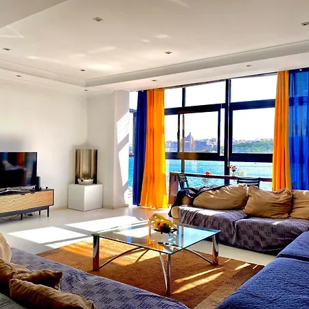 Seafront Harbour Haven - Steps To Ferry, Shops And Beaches *