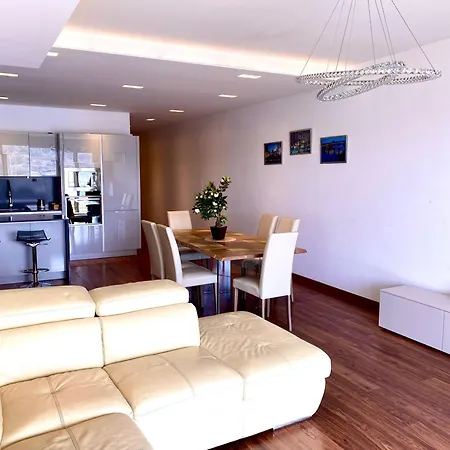 Apartment Seafront Harbour Haven - Steps To Ferry, Shops And Beaches *