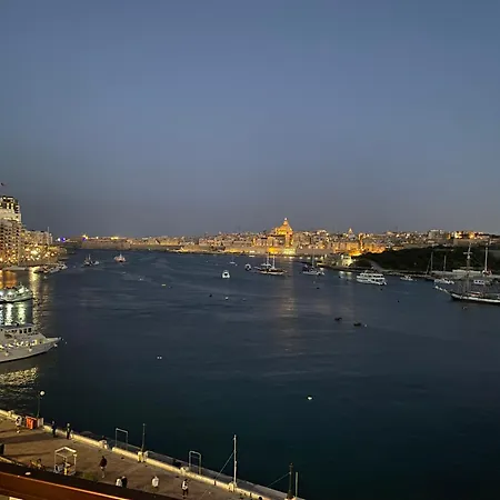 Seafront Harbour Haven - Steps To Ferry, Shops And Beaches * Sliema