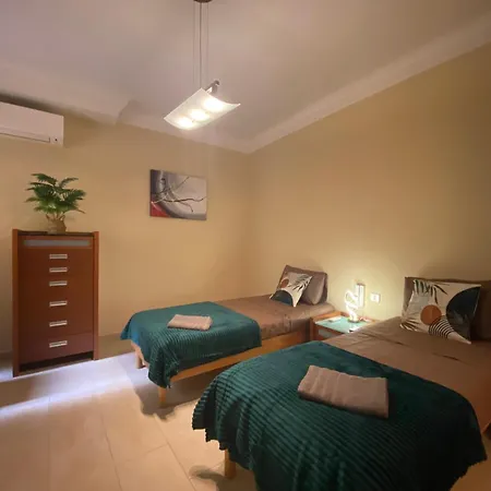 Apartment Seafront Harbour Haven - Steps To Ferry, Shops And Beaches *
