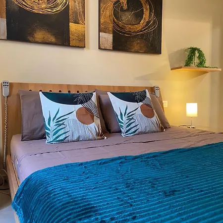Seafront Harbour Haven - Steps To Ferry, Shops And Beaches Apartment *