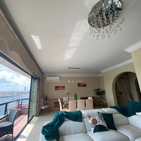 Seafront Harbour Haven - Steps To Ferry, Shops And Beaches *
