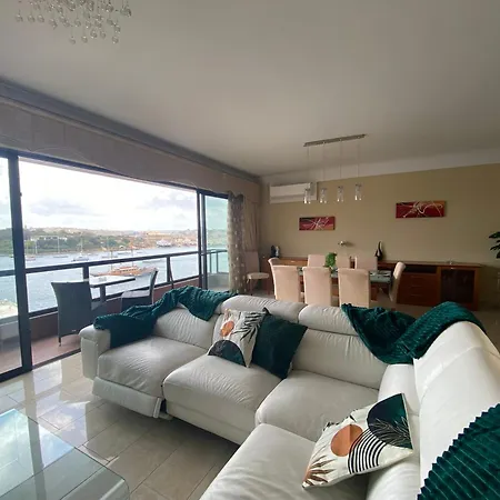 Seafront Harbour Haven - Steps To Ferry, Shops And Beaches Sliema