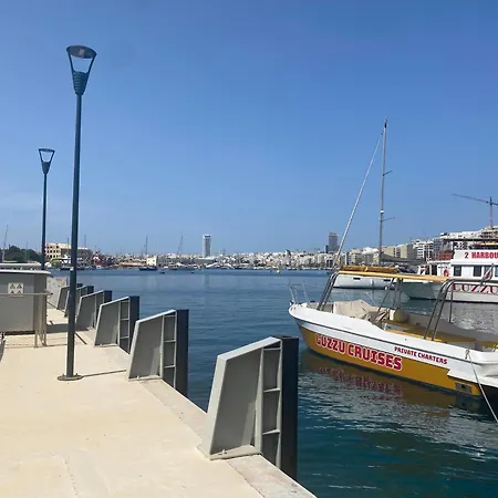 Seafront Harbour Haven - Steps To Ferry, Shops And Beaches Sliema