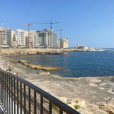 Seafront Harbour Haven - Steps To Ferry, Shops And Beaches Apartamento Sliema
