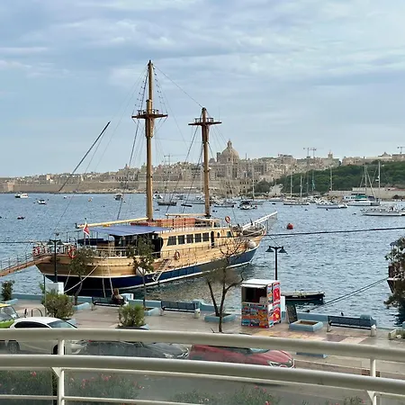 Lägenhet Seafront Harbour Haven - Steps To Ferry, Shops And Beaches