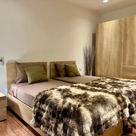 Seafront Harbour Haven - Steps To Ferry, Shops And Beaches *