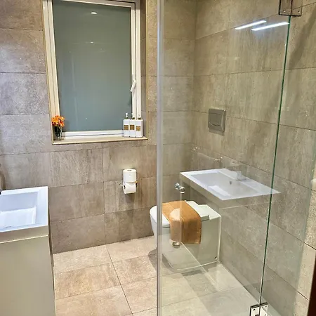 Seafront Harbour Haven - Steps To Ferry, Shops And Beaches Lägenhet