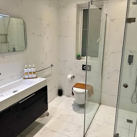 Seafront Harbour Haven - Steps To Ferry, Shops And Beaches Lägenhet