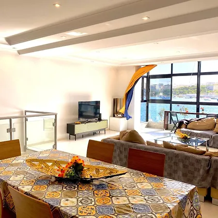 Seafront Harbour Haven - Steps To Ferry, Shops And Beaches Apartmán