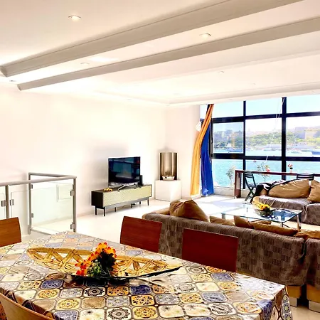 Seafront Harbour Haven - Steps To Ferry, Shops And Beaches Apartmán *