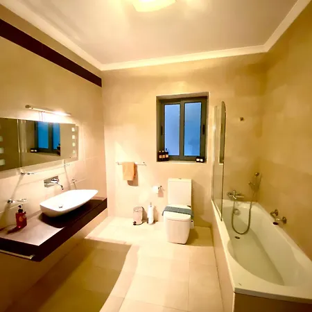 Seafront Harbour Haven - Steps To Ferry, Shops And Beaches Apartmán Sliema