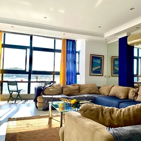 Seafront Harbour Haven - Steps To Ferry, Shops And Beaches Apartmán