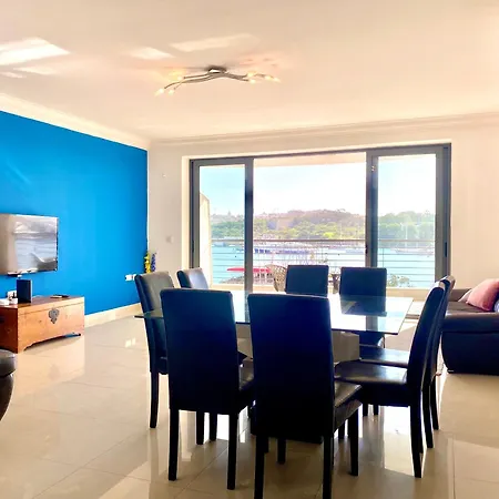 Seafront Harbour Haven - Steps To Ferry, Shops And Beaches Apartmán Sliema