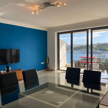 Seafront Harbour Haven - Steps To Ferry, Shops And Beaches Apartmán