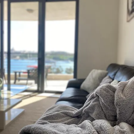 Seafront Harbour Haven - Steps To Ferry, Shops And Beaches Apartmán Sliema