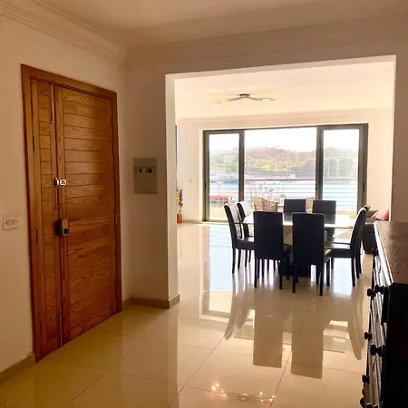 Seafront Harbour Haven - Steps To Ferry, Shops And Beaches *