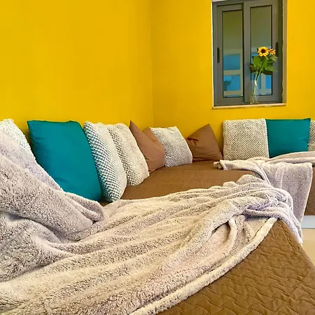 Seafront Harbour Haven - Steps To Ferry, Shops And Beaches *