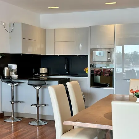 Apartmán Seafront Harbour Haven - Steps To Ferry, Shops And Beaches *