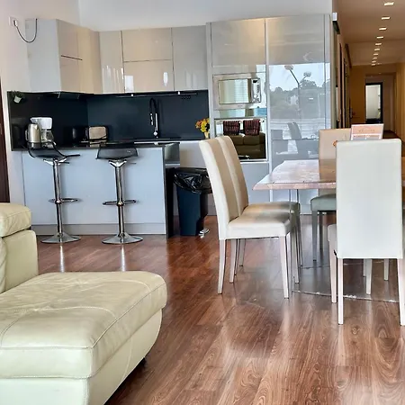 Seafront Harbour Haven - Steps To Ferry, Shops And Beaches Apartmán *