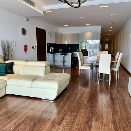 Seafront Harbour Haven - Steps To Ferry, Shops And Beaches * Sliema