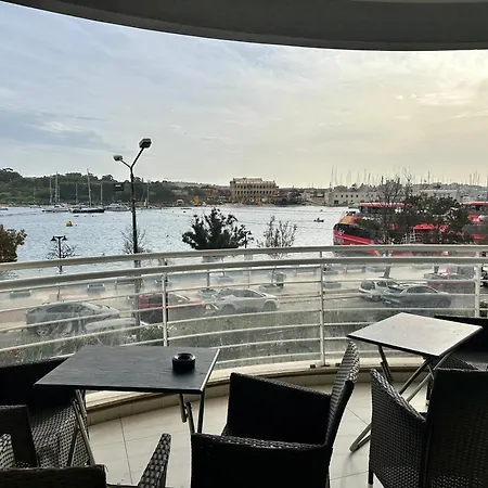 Seafront Harbour Haven - Steps To Ferry, Shops And Beaches Appartement