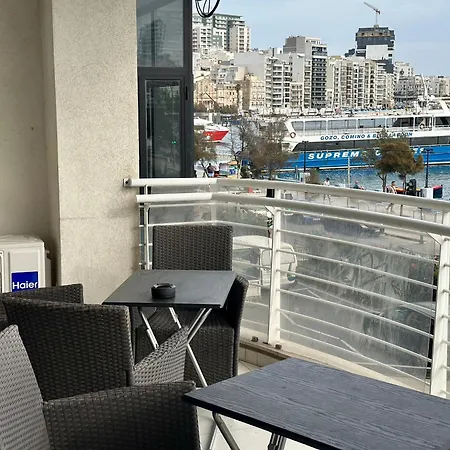 Seafront Harbour Haven - Steps To Ferry, Shops And Beaches * Sliema