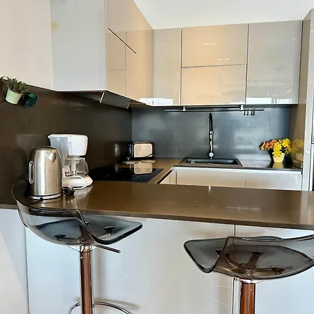 Seafront Harbour Haven - Steps To Ferry, Shops And Beaches Sliema