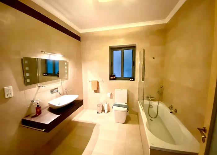 Seafront Harbour Haven - Steps To Ferry, Shops And Beaches 아파트 슬리에마