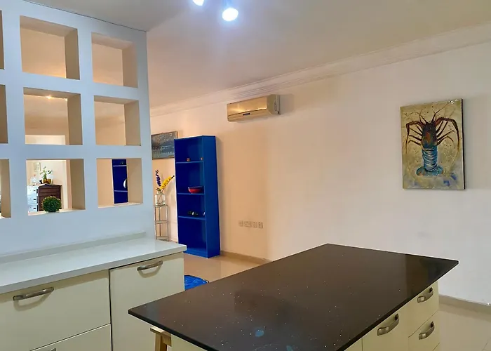 Seafront Harbour Haven - Steps To Ferry, Shops And Beaches *