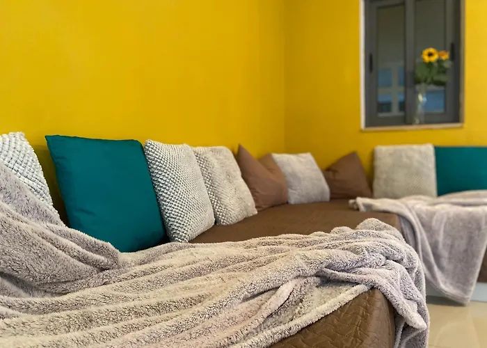 Seafront Harbour Haven - Steps To Ferry, Shops And Beaches 아파트 슬리에마