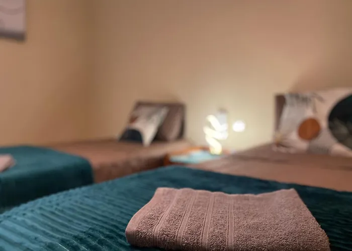 Seafront Harbour Haven - Steps To Ferry, Shops And Beaches