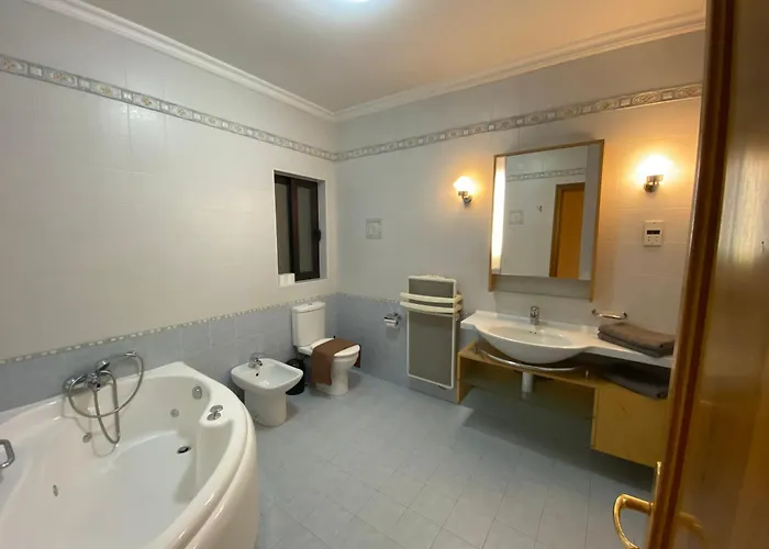 Seafront Harbour Haven - Steps To Ferry, Shops And Beaches