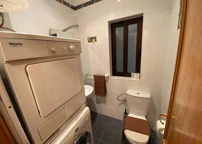 Seafront Harbour Haven - Steps To Ferry, Shops And Beaches *