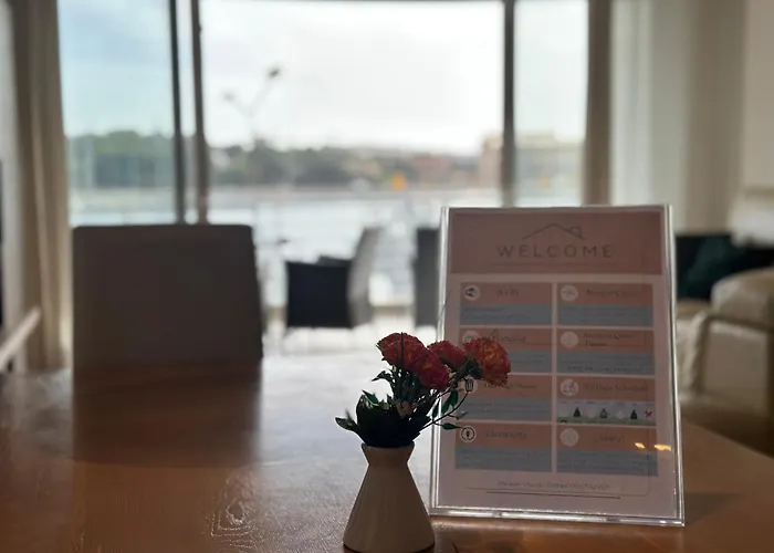 아파트 Seafront Harbour Haven - Steps To Ferry, Shops And Beaches 슬리에마