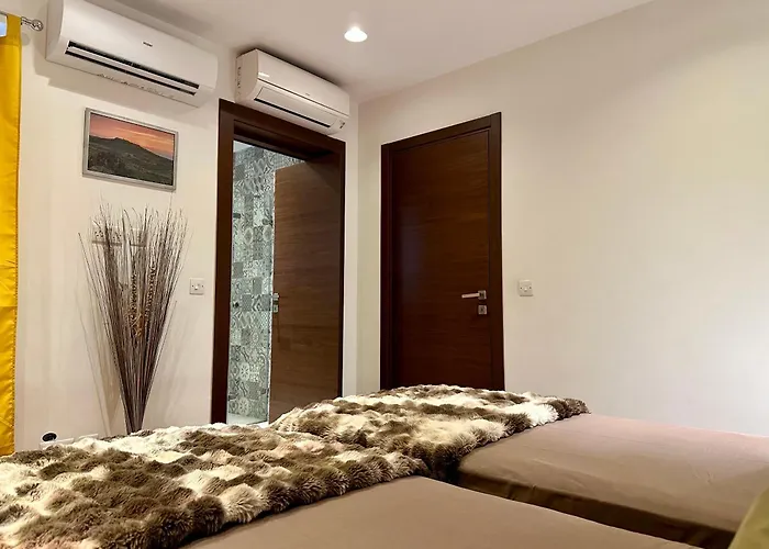 Seafront Harbour Haven - Steps To Ferry, Shops And Beaches 아파트